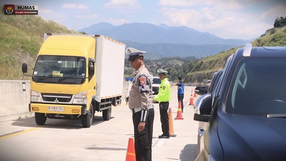 Korban Kecelakaan Tol Cisumdawu Terungkap (Instagram @polressumedang)