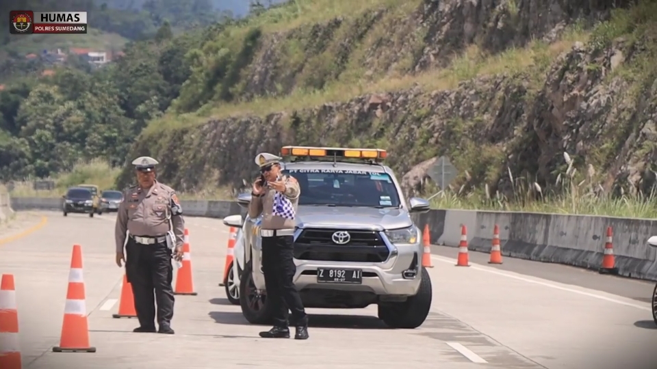 Korban Kecelakaan Tol Cisumdawu Terungkap (Instagram @polressumedang)