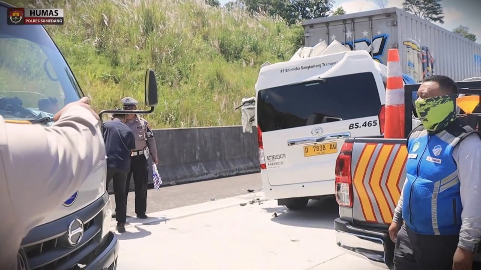 Korban Kecelakaan Tol Cisumdawu Terungkap (Instagram @polressumedang)
