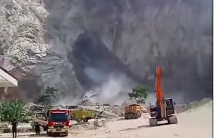 Longsor Gunung Kuda Cirebon (Video Viral Instagram)